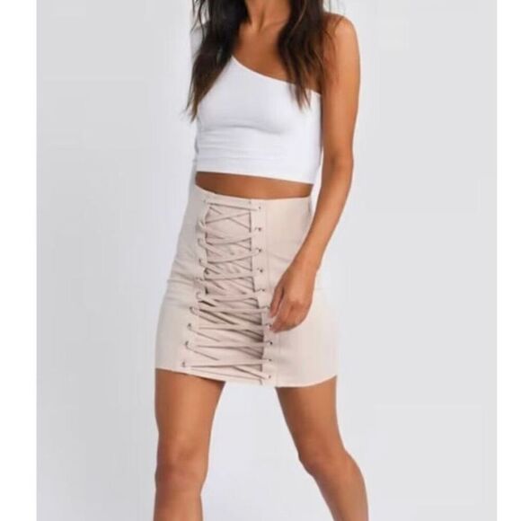 Tobi women’s nude khaki, Mehlrose lace up mini skirt, size large ￼￼ - Picture 3 of 6